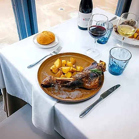Hotel Hostatgeria De Poblet 3*